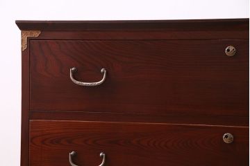 アンティーク家具　昭和初期　鉄脚付き!　美しい漆塗りが上品な時代箪笥ローチェスト(ローボード、リビングボード、引き出し)