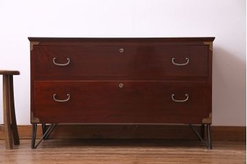 アンティーク家具　昭和初期　鉄脚付き!　美しい漆塗りが上品な時代箪笥ローチェスト(ローボード、リビングボード、引き出し)
