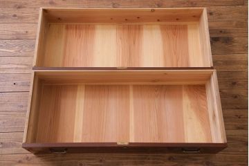 アンティーク家具　昭和初期　鉄脚付き!　美しい漆塗りが上品な時代箪笥ローチェスト(ローボード、リビングボード、引き出し)