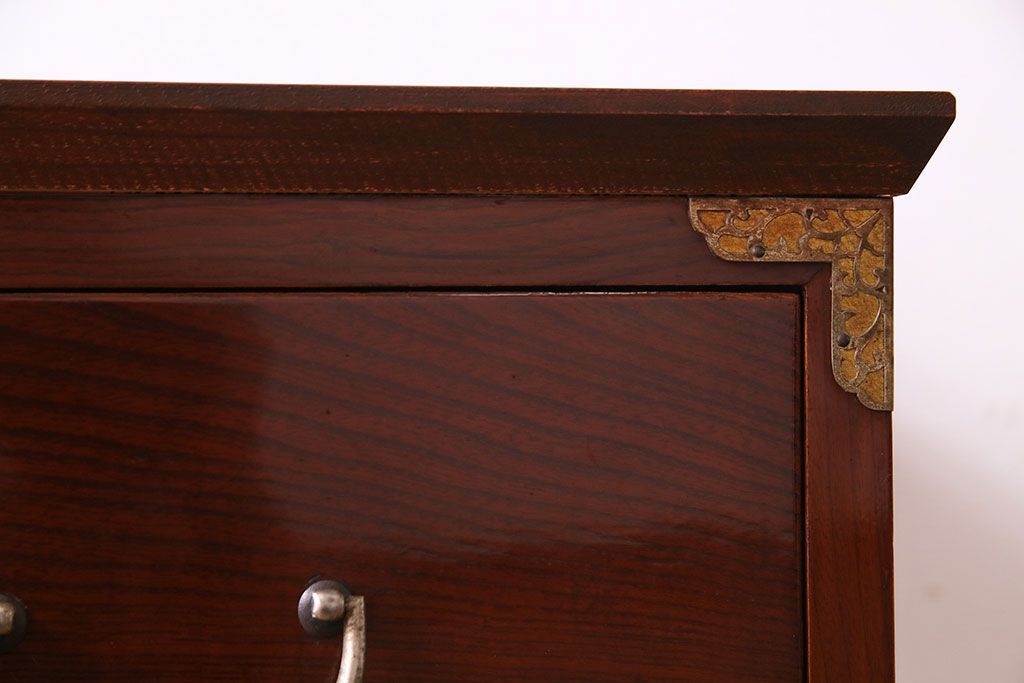 アンティーク家具　昭和初期　鉄脚付き!　美しい漆塗りが上品な時代箪笥ローチェスト(ローボード、リビングボード、引き出し)