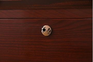 アンティーク家具　昭和初期　鉄脚付き!　美しい漆塗りが上品な時代箪笥ローチェスト(ローボード、リビングボード、引き出し)