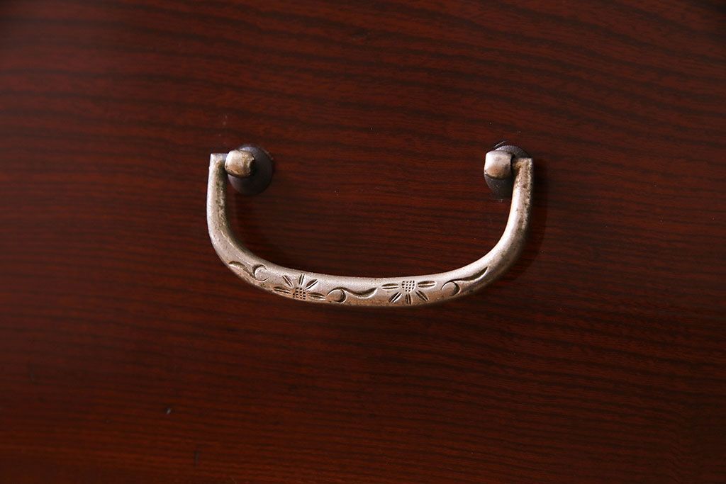 アンティーク家具　昭和初期　鉄脚付き!　美しい漆塗りが上品な時代箪笥ローチェスト(ローボード、リビングボード、引き出し)