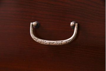 アンティーク家具　昭和初期　鉄脚付き!　美しい漆塗りが上品な時代箪笥ローチェスト(ローボード、リビングボード、引き出し)