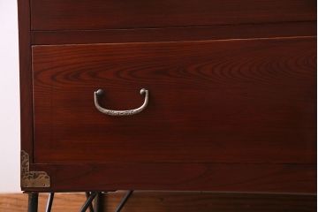 アンティーク家具　昭和初期　鉄脚付き!　美しい漆塗りが上品な時代箪笥ローチェスト(ローボード、リビングボード、引き出し)