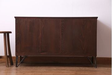 アンティーク家具　昭和初期　鉄脚付き!　美しい漆塗りが上品な時代箪笥ローチェスト(ローボード、リビングボード、引き出し)