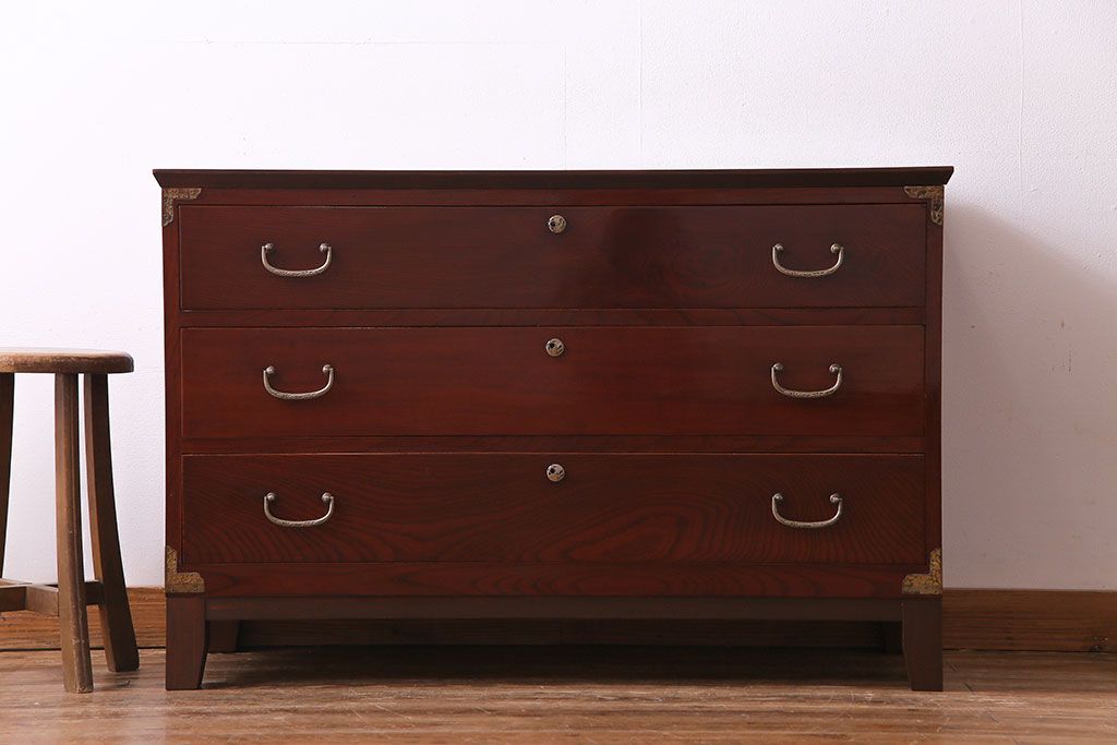 アンティーク家具　昭和初期　美しい漆塗りが魅力的な時代箪笥ローチェスト(ローボード、リビングボード、引き出し)