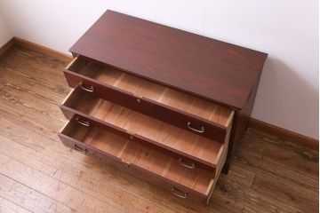 アンティーク家具　昭和初期　美しい漆塗りが魅力的な時代箪笥ローチェスト(ローボード、リビングボード、引き出し)