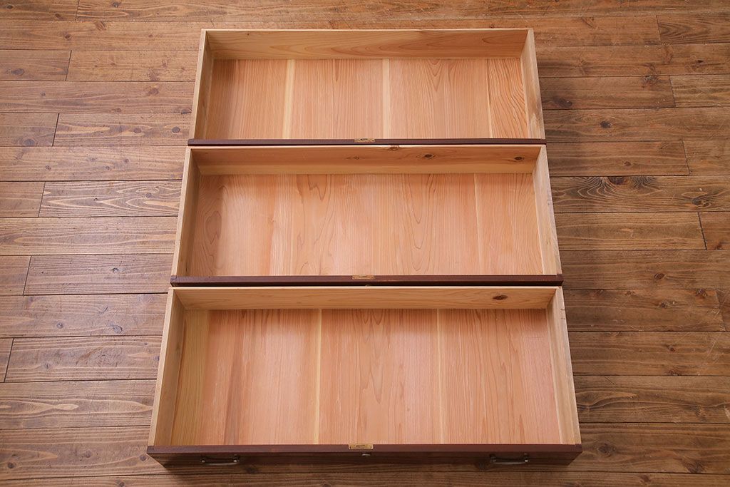 アンティーク家具　昭和初期　美しい漆塗りが魅力的な時代箪笥ローチェスト(ローボード、リビングボード、引き出し)