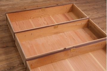 アンティーク家具　昭和初期　美しい漆塗りが魅力的な時代箪笥ローチェスト(ローボード、リビングボード、引き出し)