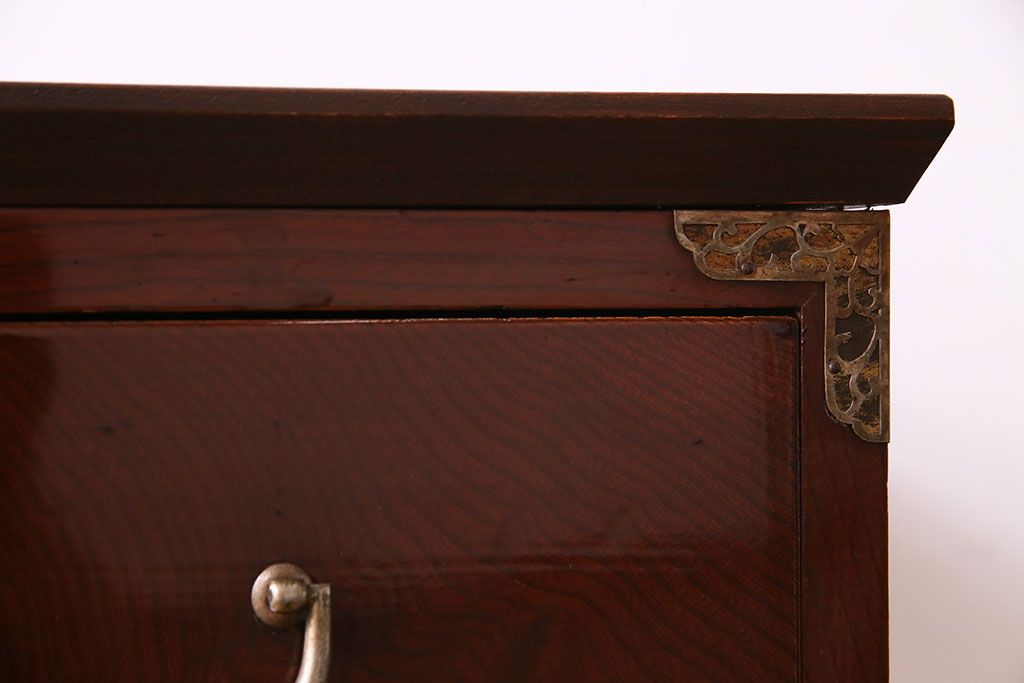 アンティーク家具　昭和初期　美しい漆塗りが魅力的な時代箪笥ローチェスト(ローボード、リビングボード、引き出し)