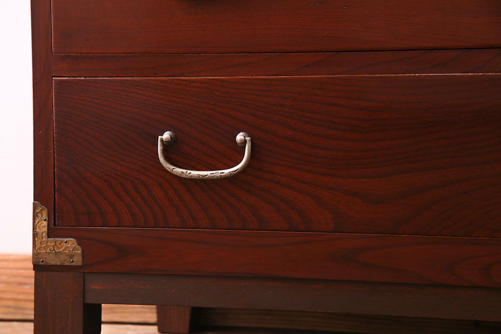 アンティーク家具　昭和初期　美しい漆塗りが魅力的な時代箪笥ローチェスト(ローボード、リビングボード、引き出し)