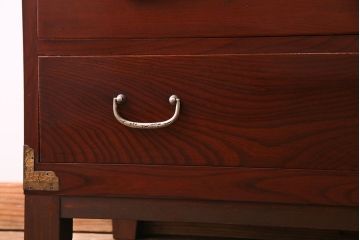 アンティーク家具　昭和初期　美しい漆塗りが魅力的な時代箪笥ローチェスト(ローボード、リビングボード、引き出し)