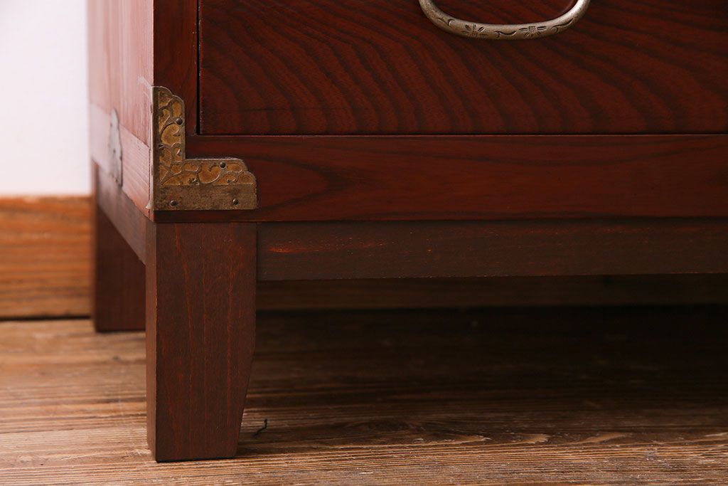 アンティーク家具　昭和初期　美しい漆塗りが魅力的な時代箪笥ローチェスト(ローボード、リビングボード、引き出し)