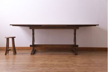 アンティーク家具　イギリス製　脚のデザインが上品なエクステンションテーブル(ダイニングテーブル、ドローリーフテーブル)
