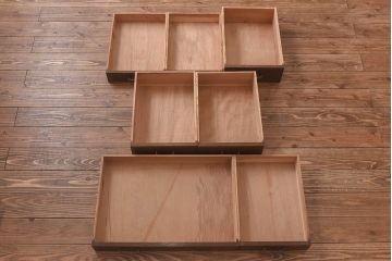 アンティーク家具　昭和中期　ナラ材製　重厚な佇まいが存在感を放つ大振りなデスク(ワークデスク、在宅ワーク、在宅用、両袖机)