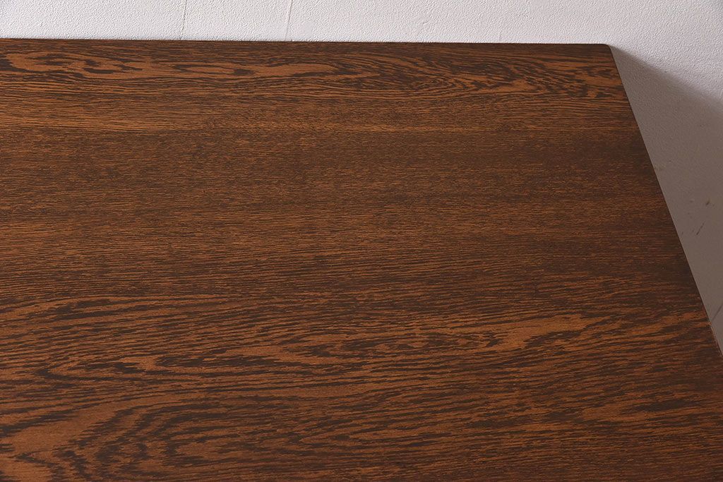 アンティーク家具　昭和中期　ナラ材製　重厚な佇まいが存在感を放つ大振りなデスク(ワークデスク、在宅ワーク、在宅用、両袖机)