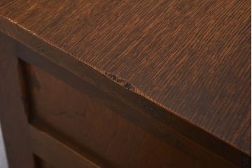 アンティーク家具　昭和中期　ナラ材製　重厚な佇まいが存在感を放つ大振りなデスク(ワークデスク、在宅ワーク、在宅用、両袖机)