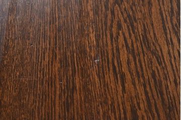 アンティーク家具　昭和中期　ナラ材製　重厚な佇まいが存在感を放つ大振りなデスク(ワークデスク、在宅ワーク、在宅用、両袖机)