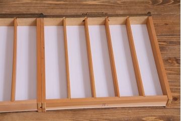 ビンテージ　永田良介商店　気品あふれる佇まいの格子型3枚扉食器棚(カップボード、飾り棚、収納棚、ヴィンテージ)(定価約126万円)(1)