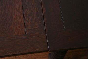 アンティーク家具　イギリスアンティーク　太めのツイストレッグが存在感を放つエクステンションテーブル(ダイニングテーブル、ドローリーフテーブル)