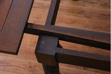 アンティーク家具　イギリスアンティーク　太めのツイストレッグが存在感を放つエクステンションテーブル(ダイニングテーブル、ドローリーフテーブル)