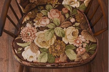 ヴィンテージ家具　イギリスビンテージ　ERCOL(アーコール)　エレガントなクッション付きロッキングチェア(揺り椅子、イス)