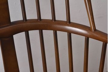 ヴィンテージ家具　イギリスビンテージ　ERCOL(アーコール)　エレガントなクッション付きロッキングチェア(揺り椅子、イス)