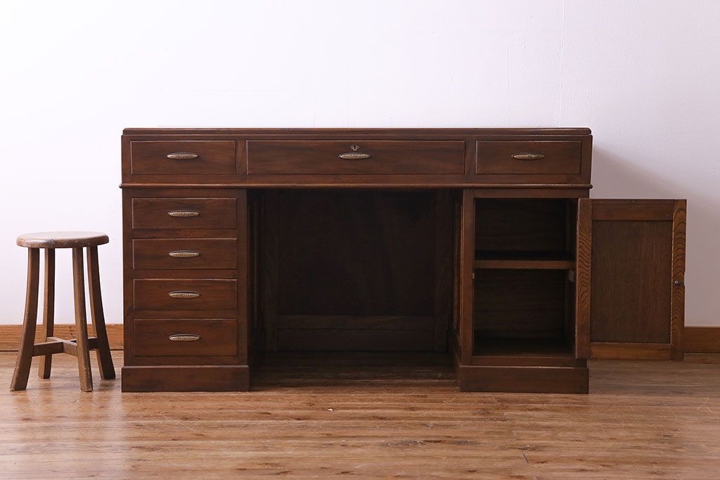 昭和中期　美品!ナラ材　風格のある佇まいの組み立て式両袖机(ワークデスク、在宅ワーク、在宅用、作業台)