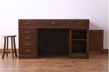 昭和中期　美品!ナラ材　風格のある佇まいの組み立て式両袖机(ワークデスク、在宅ワーク、在宅用、作業台)