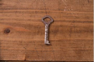 昭和中期　美品!ナラ材　風格のある佇まいの組み立て式両袖机(ワークデスク、在宅ワーク、在宅用、作業台)