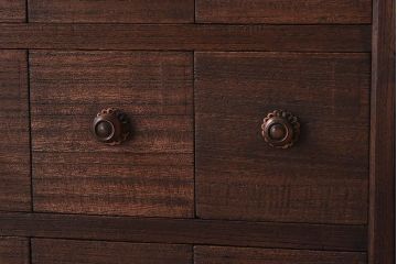 レトロ家具　レトロ　総桐材製　均等に整列した引き出しが印象的な薬箪笥(引き出し、桐箪笥、桐たんす)