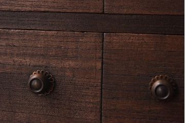 レトロ家具　レトロ　総桐材製　均等に整列した引き出しが印象的な薬箪笥(引き出し、桐箪笥、桐たんす)