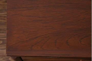 北欧ビンテージ家具　チーク材　ユニークな形が目を惹く両袖デスク(ワークデスク、在宅ワーク、在宅用、リビングボード)