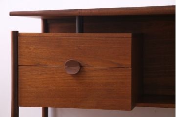 北欧ビンテージ家具　チーク材　ユニークな形が目を惹く両袖デスク(ワークデスク、在宅ワーク、在宅用、リビングボード)