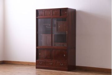 中古美品　前面ケヤキ材使用　漆塗り　上質な和の演出に活躍する茶箪笥(飾り棚、茶棚)
