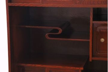 中古美品　前面ケヤキ材使用　漆塗り　上質な和の演出に活躍する茶箪笥(飾り棚、茶棚)