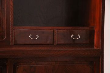 中古美品　前面ケヤキ材使用　漆塗り　上質な和の演出に活躍する茶箪笥(飾り棚、茶棚)