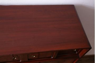 中古美品　前面ケヤキ材使用　漆塗り　上質な和の演出に活躍する茶箪笥(飾り棚、茶棚)