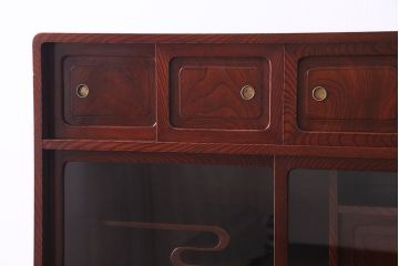 中古美品　前面ケヤキ材使用　漆塗り　上質な和の演出に活躍する茶箪笥(飾り棚、茶棚)