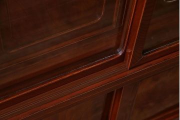 中古美品　前面ケヤキ材使用　漆塗り　上質な和の演出に活躍する茶箪笥(飾り棚、茶棚)