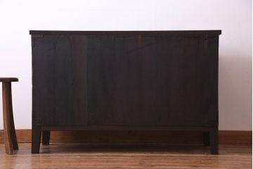 アンティーク家具　和製アンティーク　前面欅材　漆塗りが上品な印象の脚付き仙台箪笥ローボード(衣装箪笥、引き出し、チェスト)