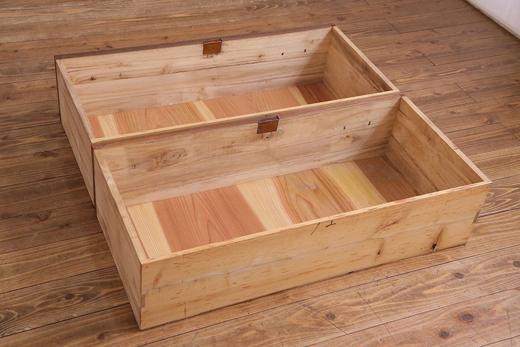 レトロ家具　昭和レトロ　前面桐材　可憐な彫りの金具が魅力的なローチェスト(箪笥、ローボード、引き出し、桐箪笥、桐たんす)