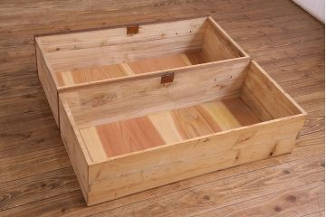 レトロ家具　昭和レトロ　前面桐材　可憐な彫りの金具が魅力的なローチェスト(箪笥、ローボード、引き出し、桐箪笥、桐たんす)