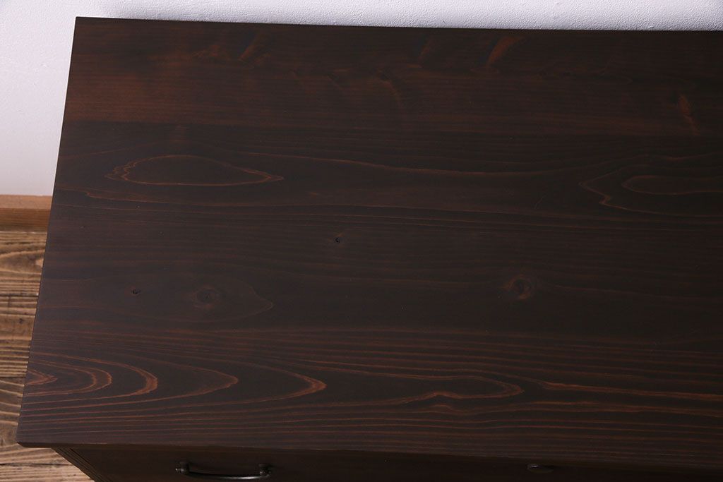 レトロ家具　昭和レトロ　前面桐材　可憐な彫りの金具が魅力的なローチェスト(箪笥、ローボード、引き出し、桐箪笥、桐たんす)