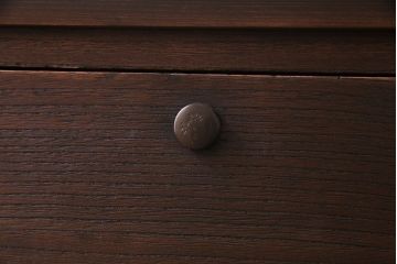 レトロ家具　昭和レトロ　前面桐材　可憐な彫りの金具が魅力的なローチェスト(箪笥、ローボード、引き出し、桐箪笥、桐たんす)