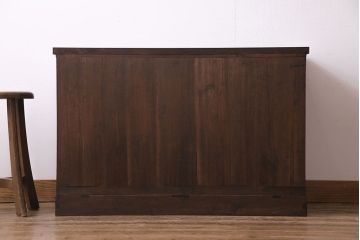 レトロ家具　昭和レトロ　前面桐材　可憐な彫りの金具が魅力的なローチェスト(箪笥、ローボード、引き出し、桐箪笥、桐たんす)