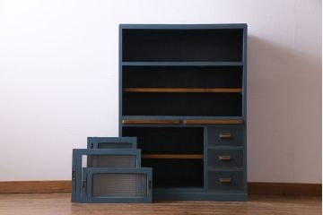 ペイント家具　モールガラス入り!作業台付きで使いやすい食器棚(戸棚、サイドボード、キッチンボード)