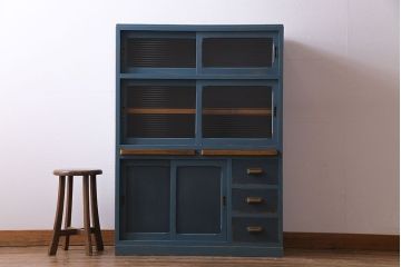 ペイント家具　モールガラス入り!作業台付きで使いやすい食器棚(戸棚、サイドボード、キッチンボード)