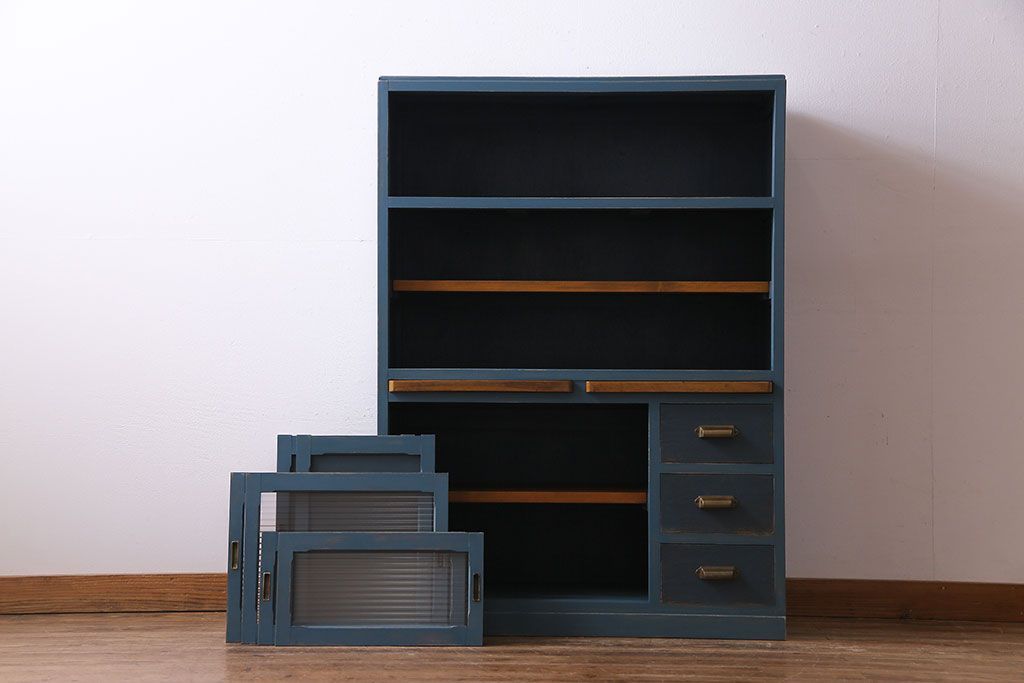 ペイント家具　モールガラス入り!作業台付きで使いやすい食器棚(戸棚、サイドボード、キッチンボード)