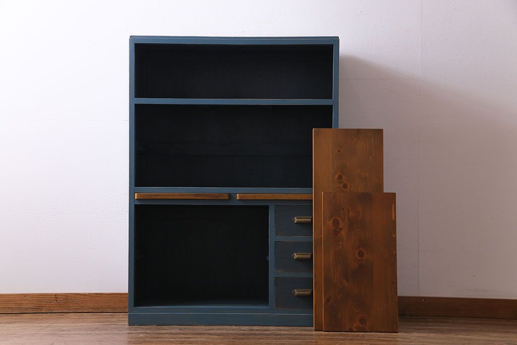 ペイント家具　モールガラス入り!作業台付きで使いやすい食器棚(戸棚、サイドボード、キッチンボード)